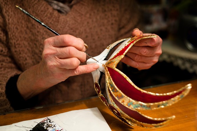 Carnival Treasure Hunt & Mask Painting Workshop - Following Venice’s campos and narrow calli