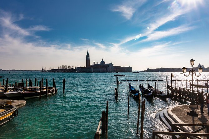 Carnival Treasure Hunt & Mask Painting Workshop - Bridges, churches, and Venice’s musical side