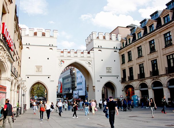 City game scavenger hunt Munich - independent city tour I discovery tour - Viktualienmarkt brings a different side of Munich