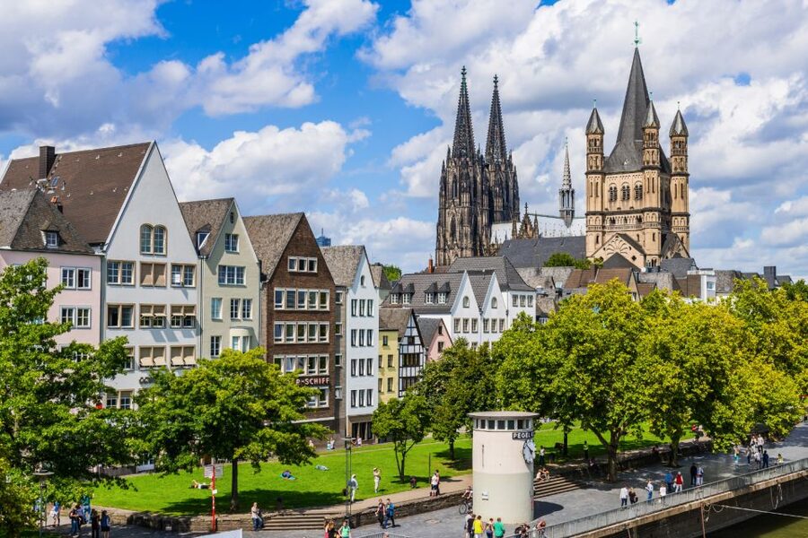 Cologne: Scavenger Hunt Self-Guided Tour - The Heinzelmännchen Fountain and the old center