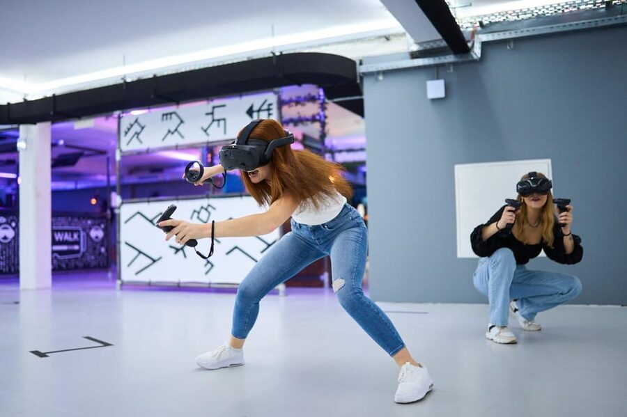 Cologne: Virtual escape game adventure at 7th Space - Mini Golf and Party Games for Mixed Groups