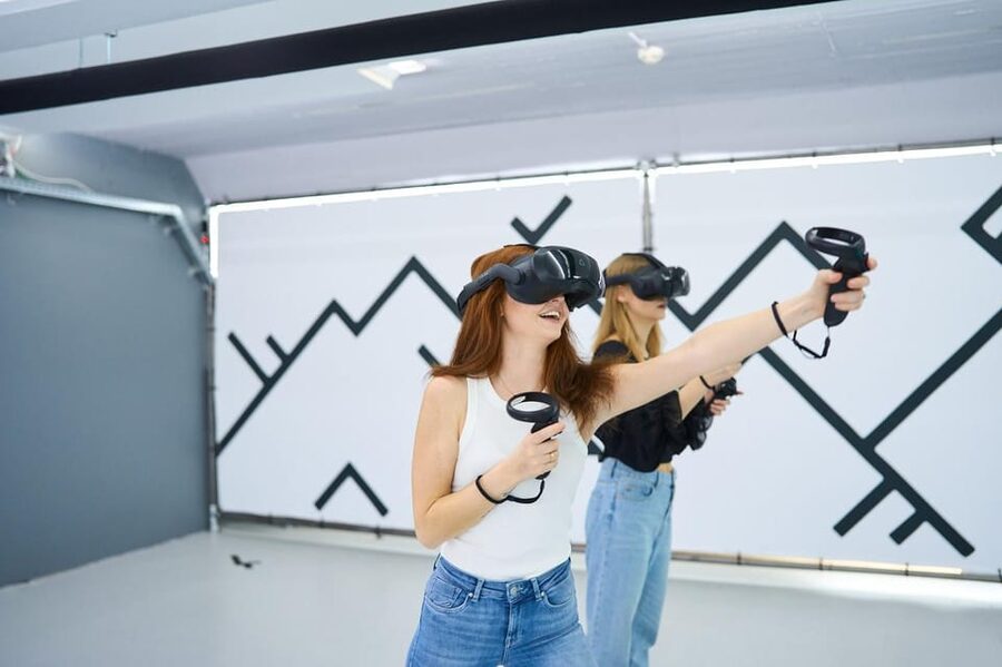 Cologne: Virtual escape game adventure at 7th Space - Free Walk Action with More Room to Move