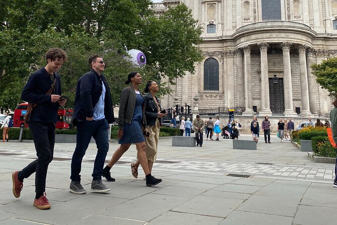 Colombia's Finest Outdoor Murder Mystery London - Following virtual contacts instead of a live guide