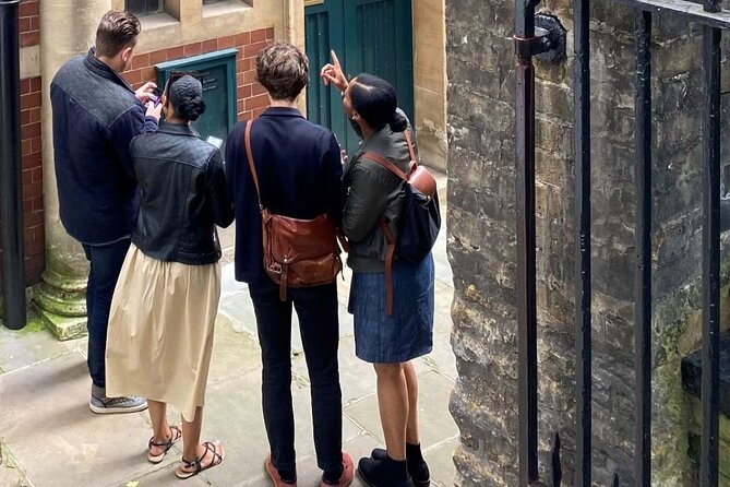 Colombia's Finest Outdoor Murder Mystery London - Walking demands, breaks, and practical comfort