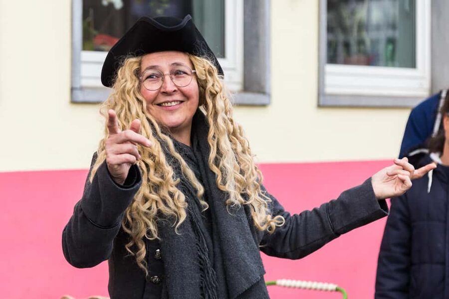 Conspiracy in the soldiers' town: an exciting interactive puzzle tour - Meeting Berta, the market woman