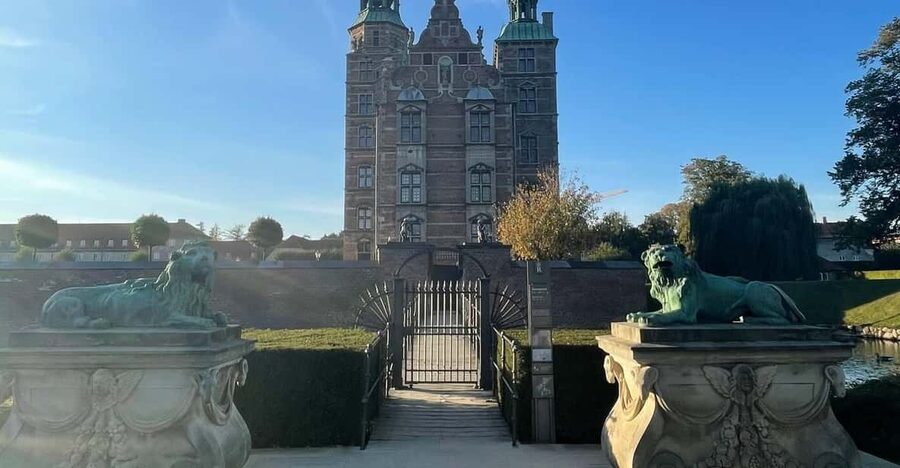 Copenhagen: King's Garden Outdoor Escape Room Game - A crown-jewel case in King’s Garden