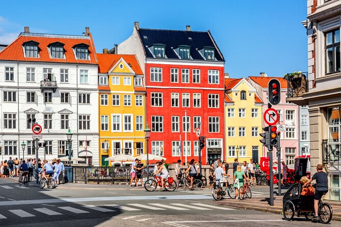 Copenhagen Little Mermaid Exploration Game and Self-Guided Tour - Stork Fountain in the middle of the city