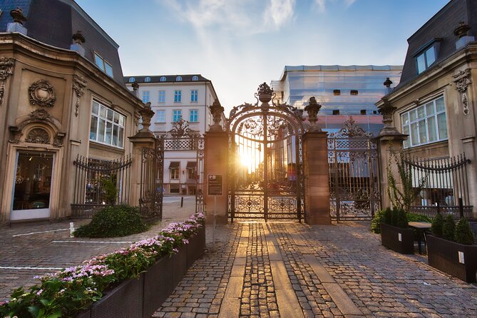 Copenhagen Little Mermaid Exploration Game and Self-Guided Tour - Amalienborg Palace and the royal side of Copenhagen