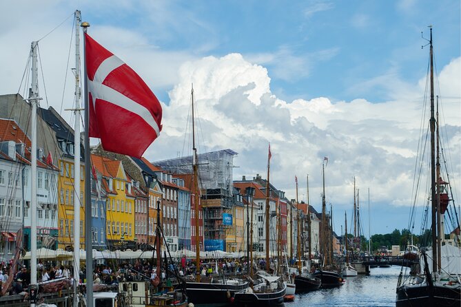 Copenhagen Scavenger Hunt and Highlights Self Guided Audio Tour - The app changes the pace of the sightseeing