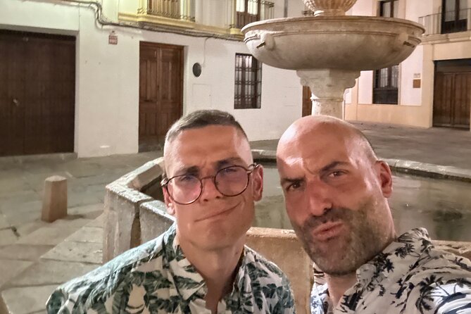 Córdoba Scavenger Hunt and City Highlights Walking Tour - Walking through Córdoba’s historic center