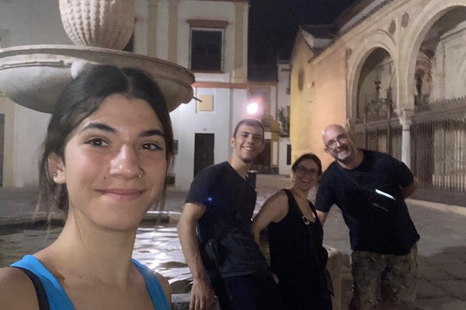 Córdoba Scavenger Hunt and City Highlights Walking Tour - San Basilio’s patios