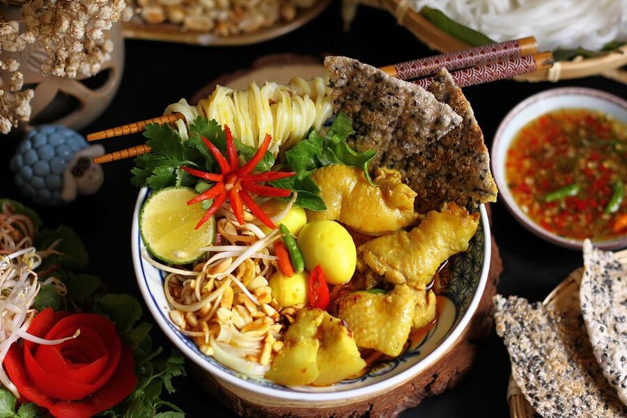 Da Nang: 4 hours city exploration and local food tour - Meeting your guide in Da Nang