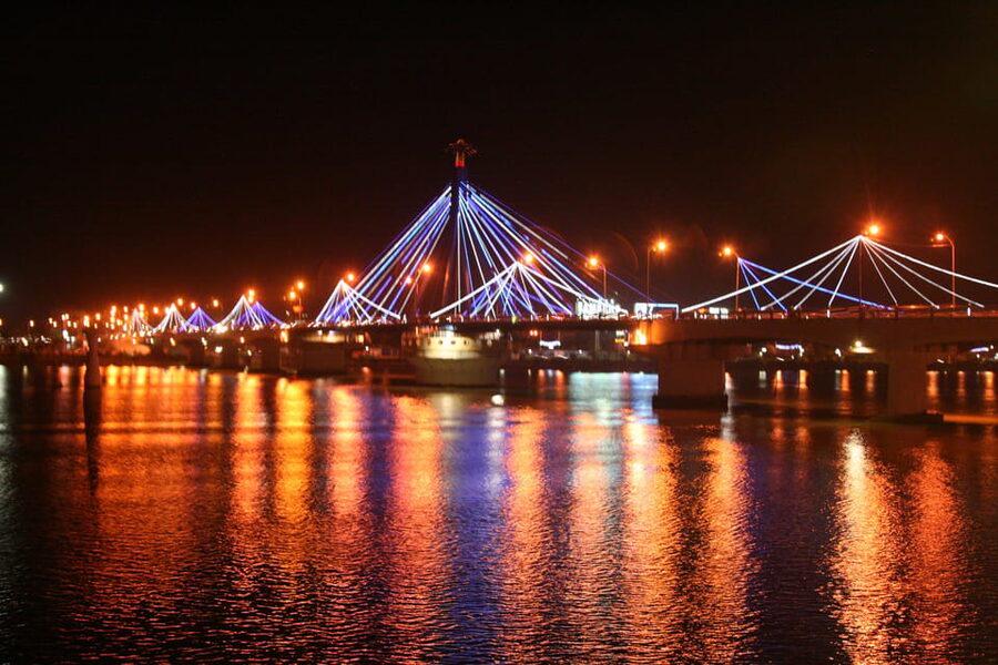 Da Nang: 4 hours city exploration and local food tour - Why a motorcycle is the right way to see Da Nang