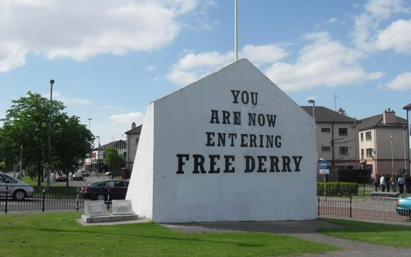 Derry: City Walking Tour & Exploration Game - Walking Derry’s walls and the story of the 1689 Siege