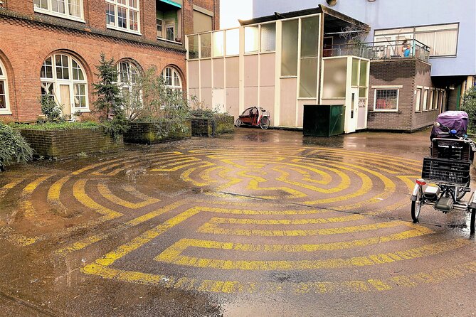 Discover The Hague's scenic courtyards in an Outside Escape game! - Starting near Grote Marktstraat