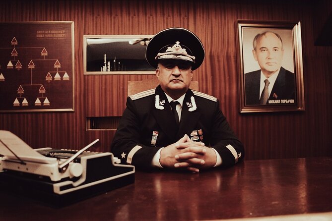 Downfall Spy Mission (Premium Private Escape Room) - A 1989 spy mission with room to think