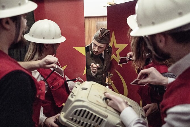 Downfall Spy Mission (Premium Private Escape Room) - Sets, props, and sound that carry the story