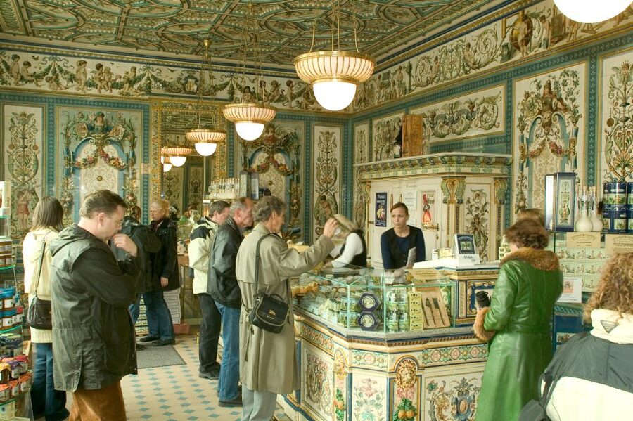 Dresden Neustadt: Scavenger Hunt Self Guided Tour - Kunsthofpassage and the route’s creative finish