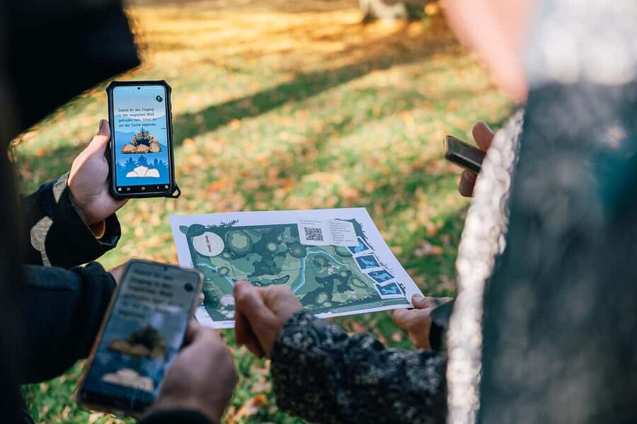 Dresden: 'The Wonder Forest' mobile scavenger hunt through the big garden - Starting at Lake Carolasee