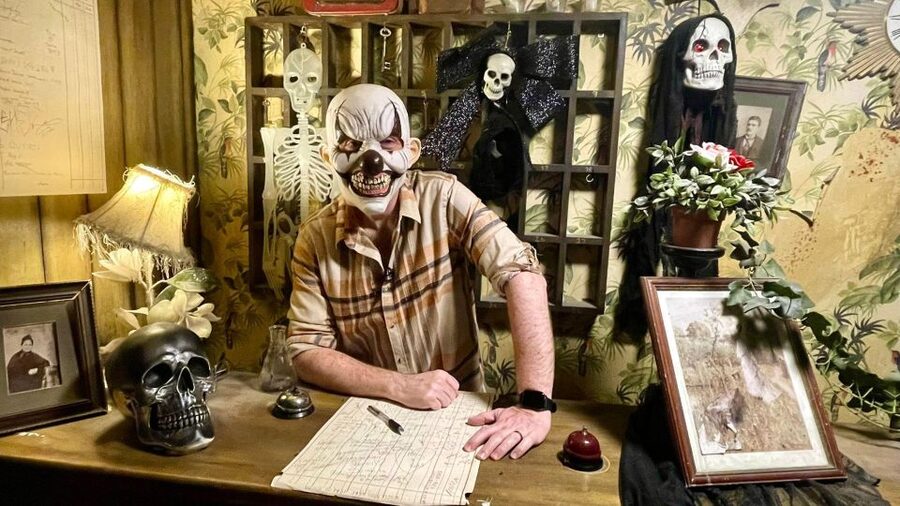 Dublin: Murder Mystery at the National Wax Museum - Entering the Horror Hotel