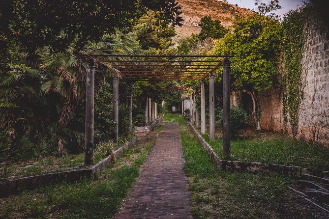 Dubrovnik Ghosts and Mystery Walking Tour - What this tour does not try to be