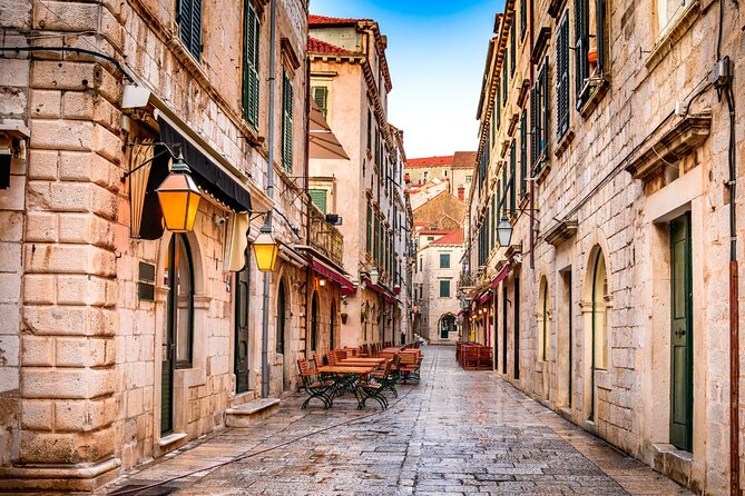 Dubrovnik Scavenger Hunt and Highlights Self Guided Audio Tour - The Cathedral rewards careful observation