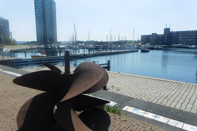 e-Scavenger hunt Almere: Explore the city at your own pace - The freedom to stop for lunch or drinks