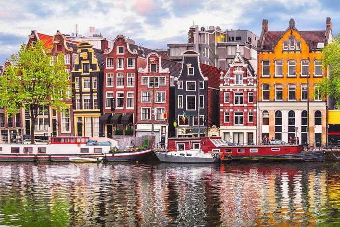 e-Scavenger hunt Amsterdam: Explore the city at your own pace - From Centraal Station to the Canal Ring