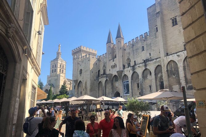 e-Scavenger hunt Avignon: Explore the city at your own pace - The Palace of the Popes and the center of power