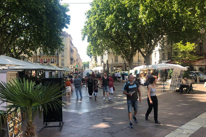 e-Scavenger hunt Avignon: Explore the city at your own pace - Place Pie, Les Halles, and everyday Avignon