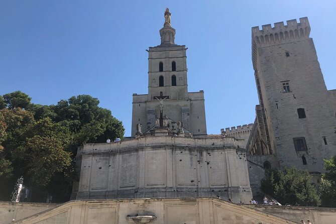 e-Scavenger hunt Avignon: Explore the city at your own pace - Museums, squares, and the city’s quieter details