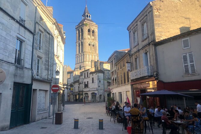 e-Scavenger hunt Cognac: Explore the city at your own pace - The Royal Chateau and François I