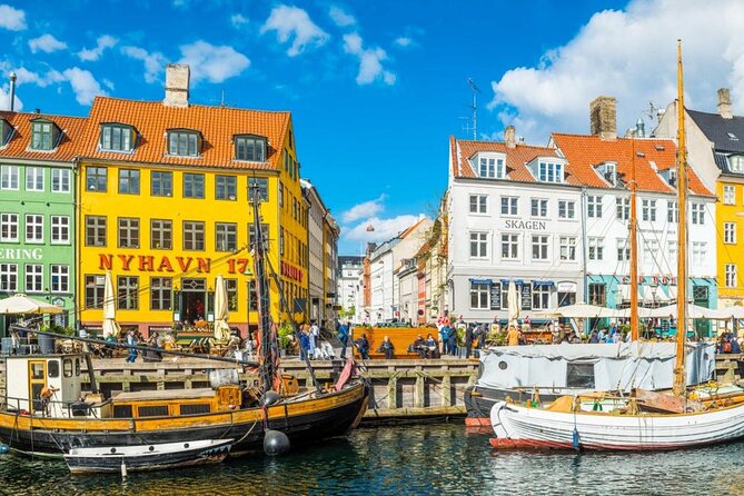 e-Scavenger hunt Copenhagen: Explore the city at your own pace - Christiansborg, royal power, and the Round Tower