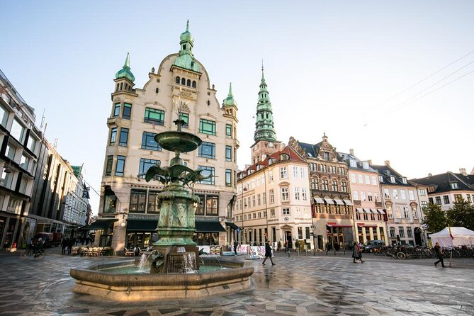 e-Scavenger hunt Copenhagen: Explore the city at your own pace - Amalienborg and the modern Opera House