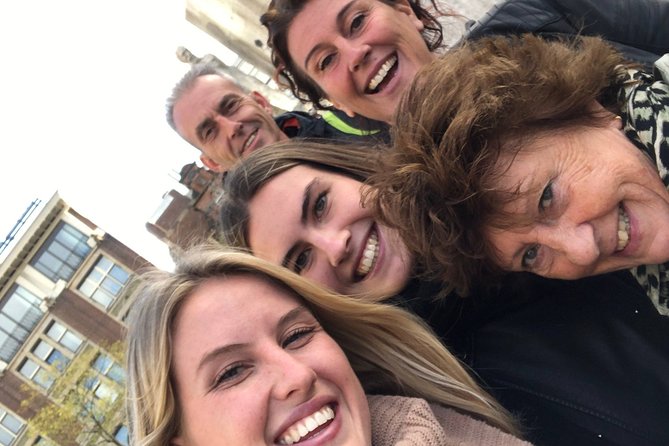 e-Scavenger hunt Delft: Explore the city at your own pace - Bagijnhofpoort and Vleeshal de Koornbeurs