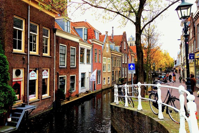 e-Scavenger hunt Delft: Explore the city at your own pace - Doelenplein and the final stretch to Markt