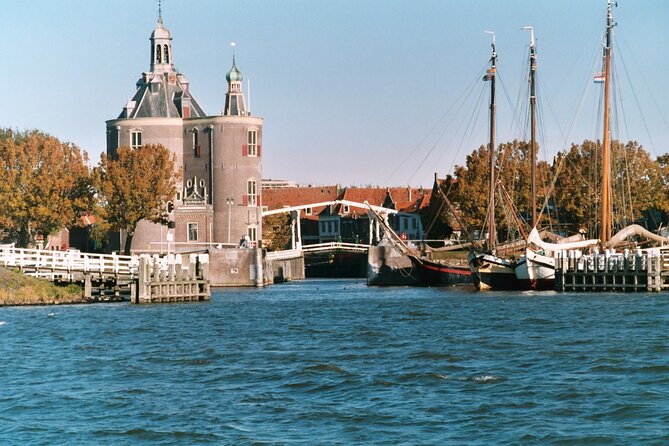 e-Scavenger hunt Enkhuizen: Explore the city at your own pace - Fairytales, bottles, and an unusual museum stop