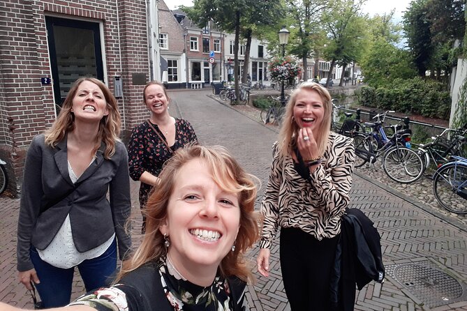 e-Scavenger hunt Enkhuizen: Explore the city at your own pace - Prison, town hall, and the old harbor