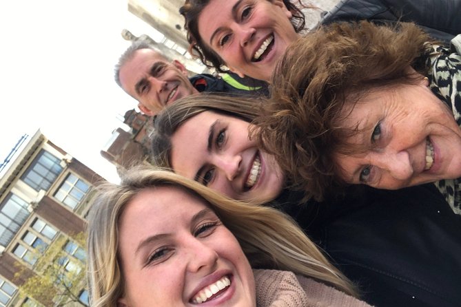 e-Scavenger hunt Haarlem: Explore the city at your own pace - How the scoring and phone format change the experience