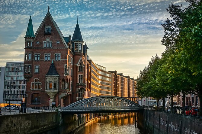 e-Scavenger hunt Hamburg: Explore the city at your own pace - Reeperbahn and the city’s more famous nightlife street