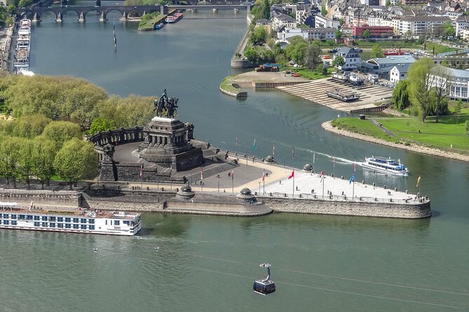 e-Scavenger hunt Koblenz: Explore the city at your own pace - The history column and the Electoral Palace