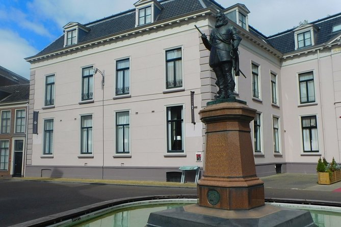 e-Scavenger hunt Leeuwarden: Explore the city at your own pace - Price, equipment, and practical planning