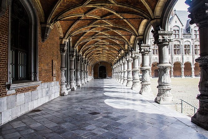 e-Scavenger hunt Liège: Explore the city at your own pace - Simenon, Le Carré, and the final city-center stops