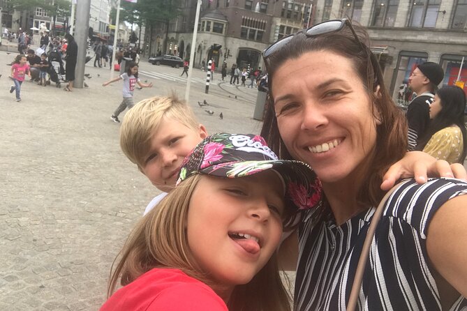 e-Scavenger hunt Lille: Explore the city at your own pace - Porte de Paris, Saint Maurice, and Place Rihour