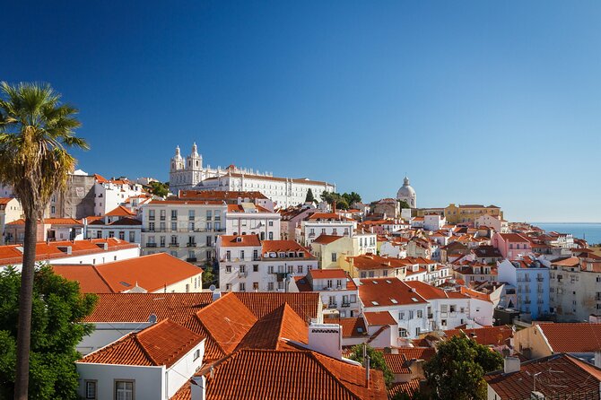 e-Scavenger hunt Lisbon: Explore the city at your own pace - São Pedro de Alcântara opens with a city view
