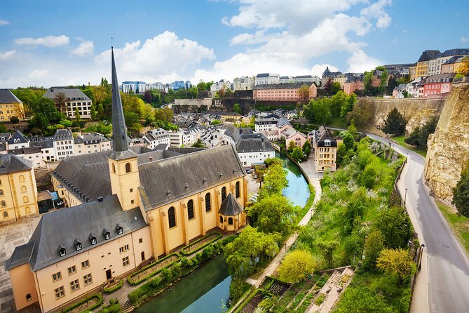 e-Scavenger hunt Luxembourg: Explore the city at your own pace - Starting at Place d’Armes in the old town