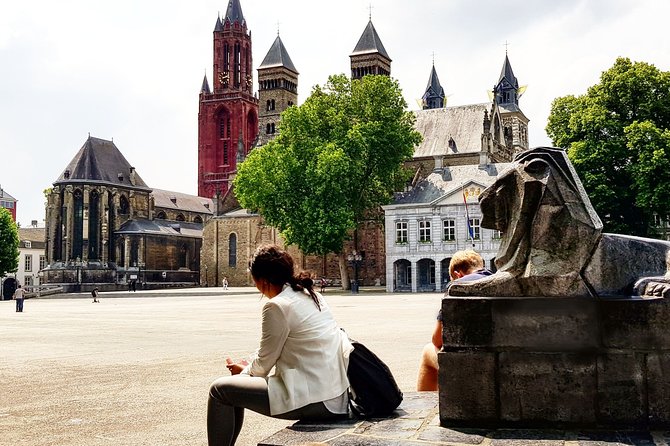 e-Scavenger hunt Maastricht: Explore the city at your own pace - Vrijthof and three ways to see it