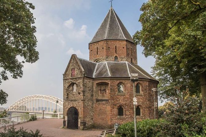 e-Scavenger hunt Nijmegen: Explore the city at your own pace - City Hall, ruins, and a dose of modern culture