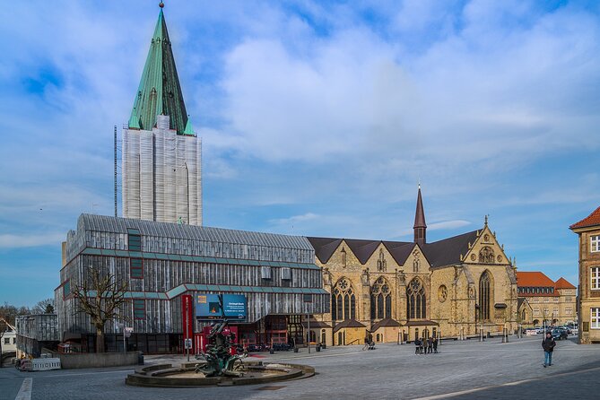 e-Scavenger hunt Paderborn: Explore the city at your own pace - Paderborn Cathedral and three patron saints