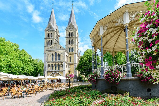 e-Scavenger hunt Roermond: Explore the city at your own pace - A city walk with a game built in
